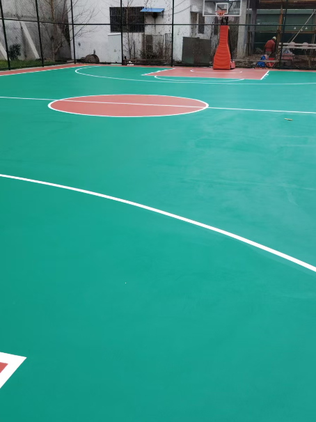 南海 球场长期使用易出现地面开裂